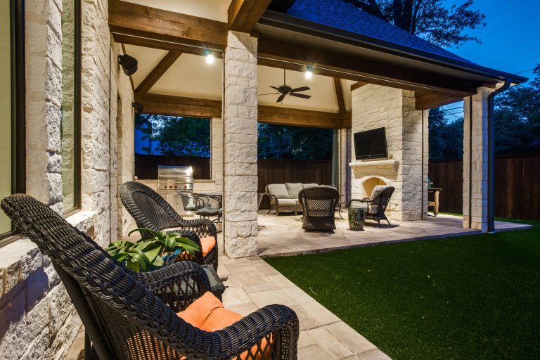 6315 Stefani, Thomas Signature Homes Special Thanks to: Land Pro Creations & Rock Materials