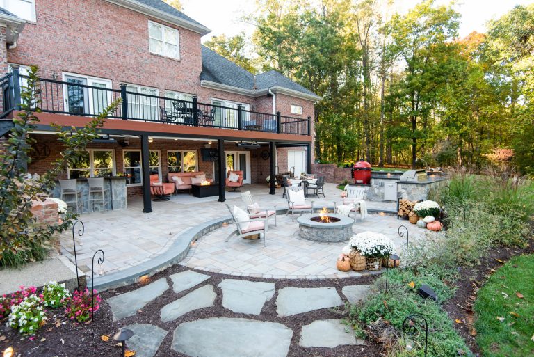 Patio - mid-sized traditional backyard concrete paver patio idea in Richmond with a fire pit