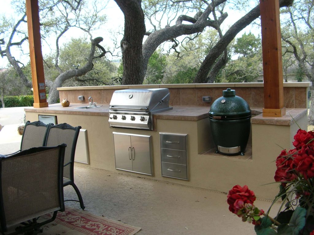 A simple outdoor kitchen by Southern Landscape.