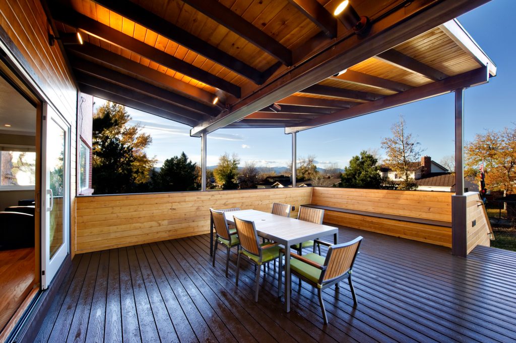 A steel and wood butterfly pavillion connecting the interior to the exterior living and the mountain views beyond. Tony Gallagher Photography