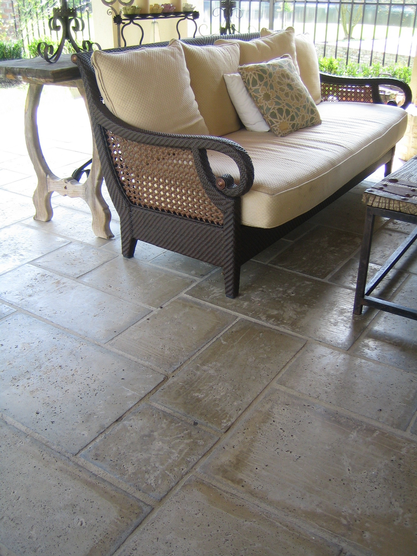 Ann
Mid-sized mountain style backyard concrete paver patio kitchen photo in Miami with a roof extension