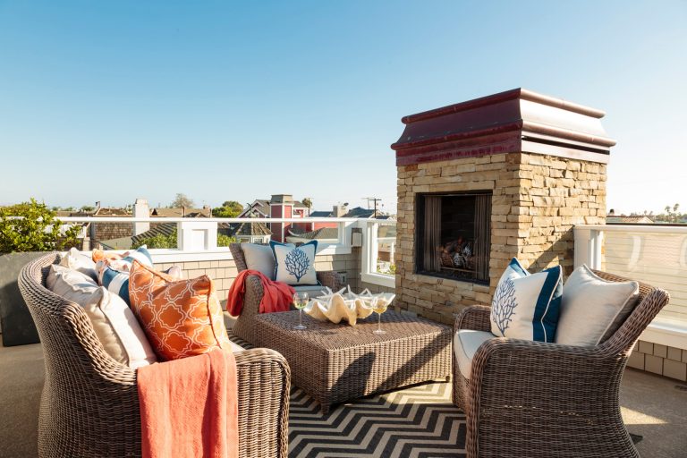 Beach style deck photo in Orange County