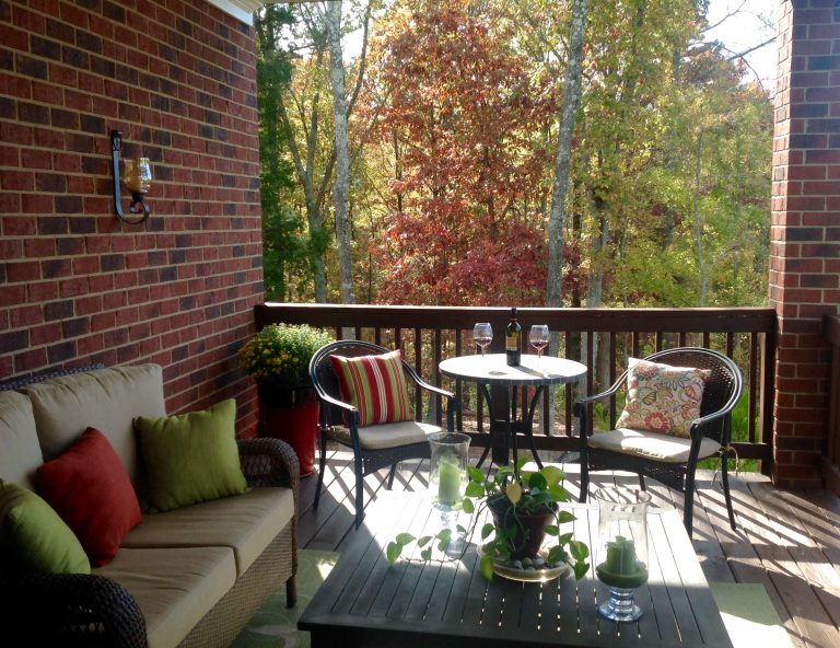 Beautiful covered porch for fall!