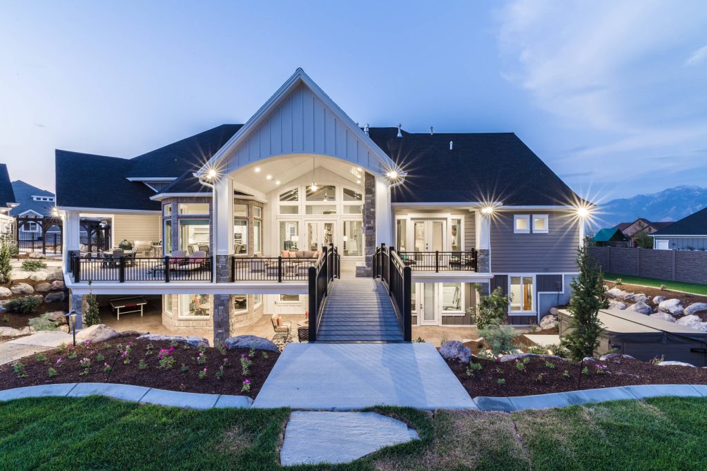 Brad Montgomery tym Homes