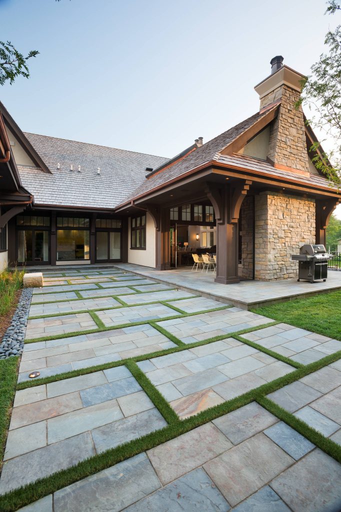 Builder: John Kraemer & Sons | Architecture: Sharratt Design | Interior Design: Engler Studio | Photography: Landmark Photography