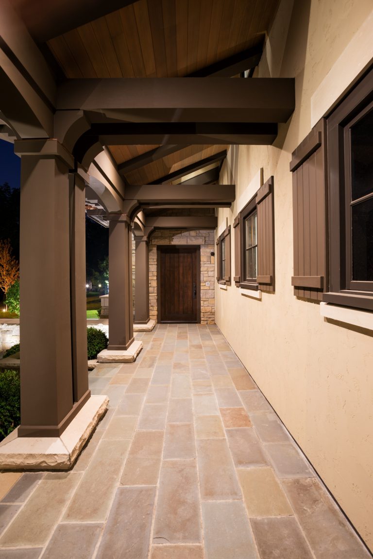 Builder: John Kraemer & Sons | Architecture: Sharratt Design | Interior Design: Engler Studio | Photography: Landmark Photography