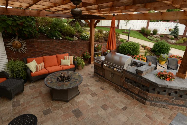Canterbury Hill Concrete Pavers, Maytrx and Simplicity blocks, with charcoal caps for an outdoor kitchen island.