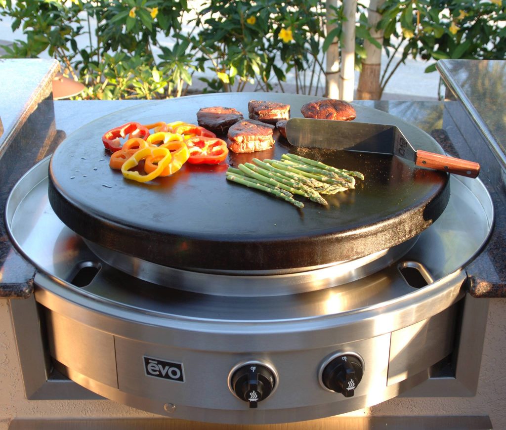 Celebrate the simple pleasure of sharing a meal with family and friends. Evo lets you prepare virtually any cuisine from any angle with its circular flattop cooking surface.