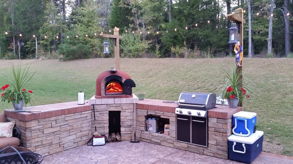 Clay pizza oven, wood fired, made in Portugal Outdoor kitchen, gas grill