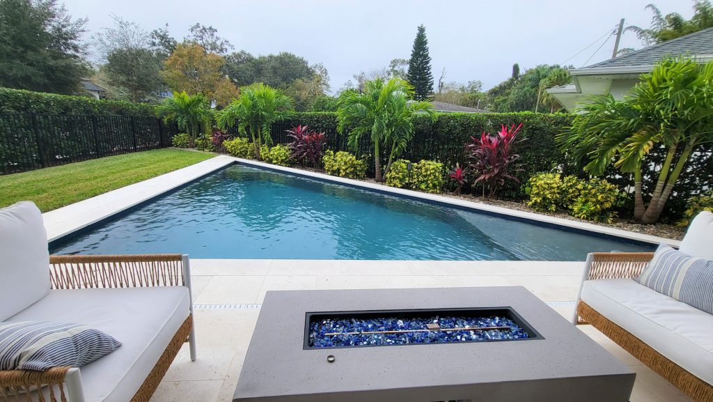 Contemporary Triangular Pool in Orlando