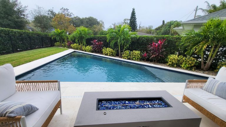 Contemporary Triangular Pool in Orlando