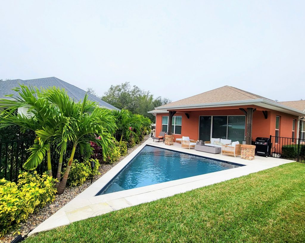 Contemporary Triangular Pool in Orlando