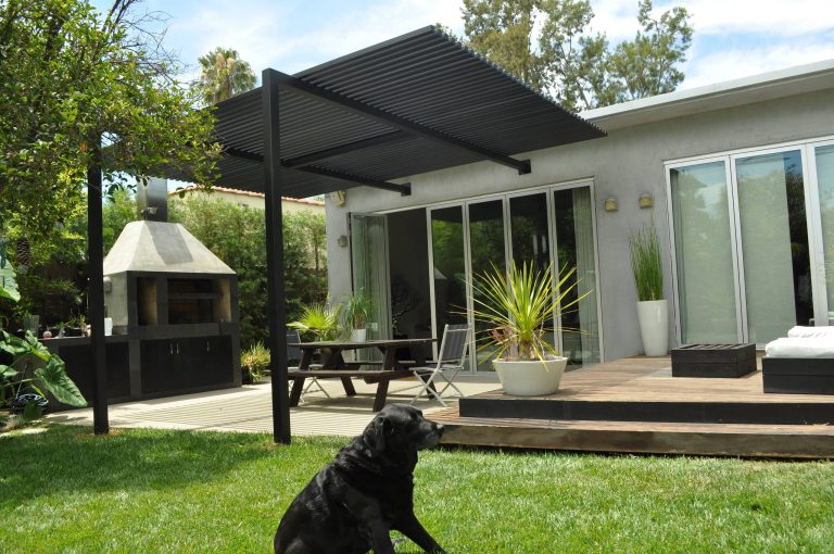 Contemporary metal patio cover in Sherman Oaks, 91401