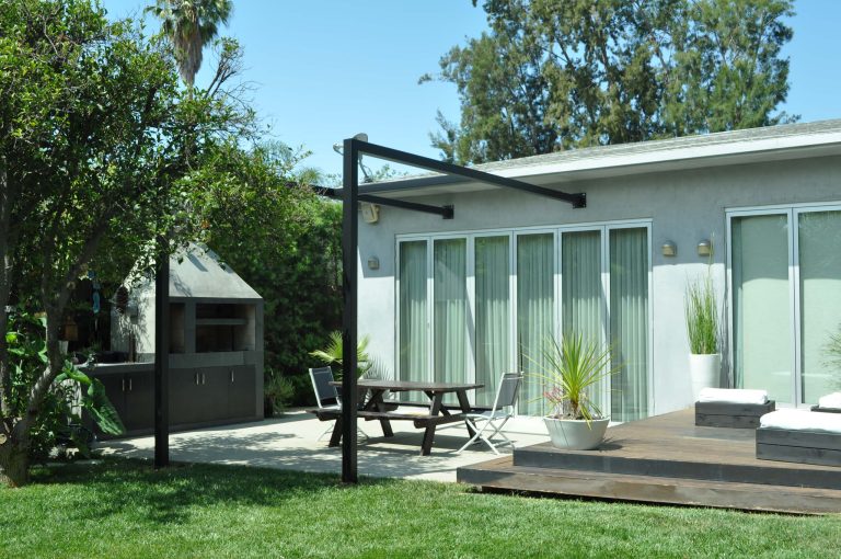 Contemporary metal patio cover in Sherman Oaks, 91401