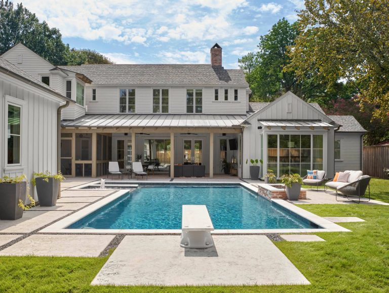 Country backyard l-shaped pool photo in Dallas