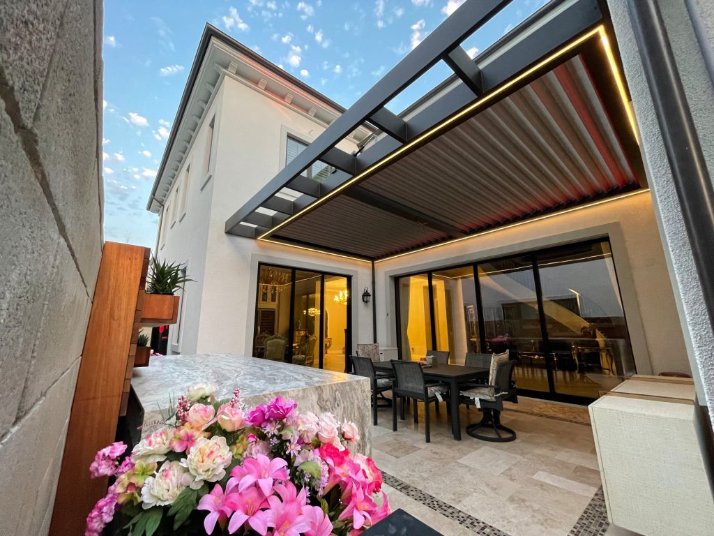 Courtyard with 0 posts and a functional Indoor-Outdoor living area usable year round.