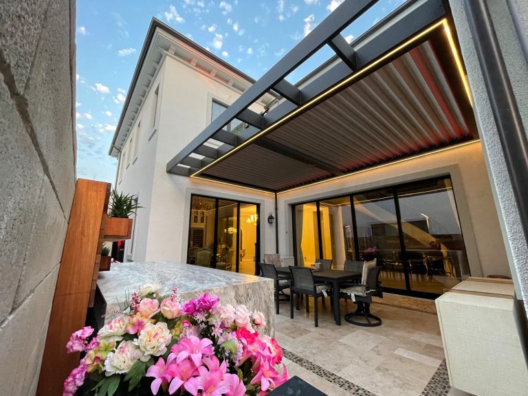 Courtyard with 0 posts and a functional Indoor-Outdoor living area usable year round.