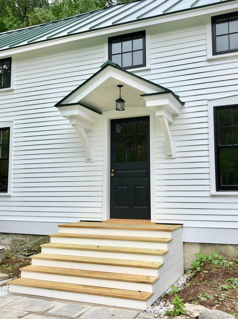 Covered entry with hanging pendant light