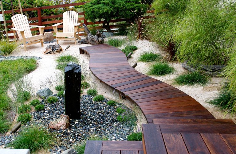 Curved mangaris walkway with custom tapered planks; Photo-Margaret Lopatriello