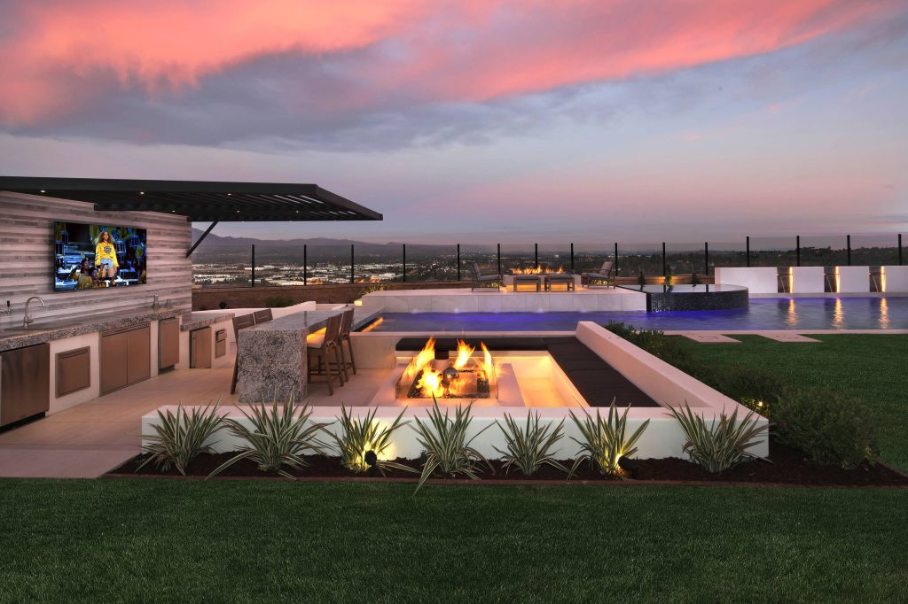 Custom Pool & Infinity Spa