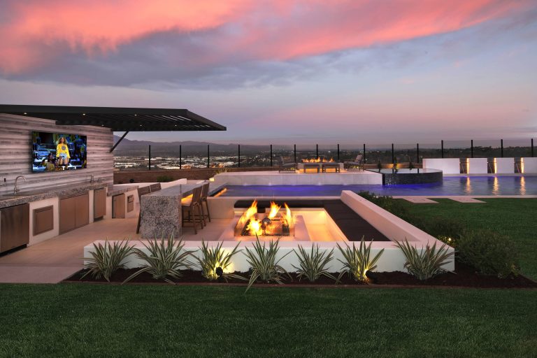 Custom Pool & Infinity Spa