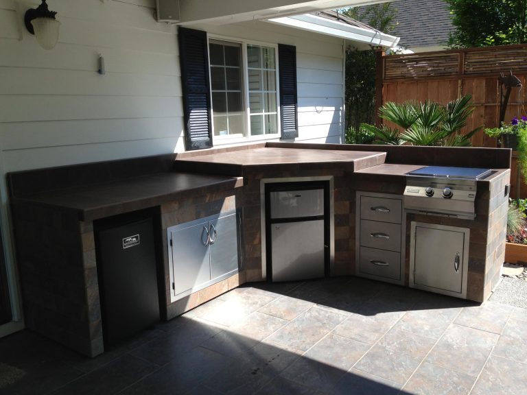 Custom outdoor kitchen in Portland, Oregon