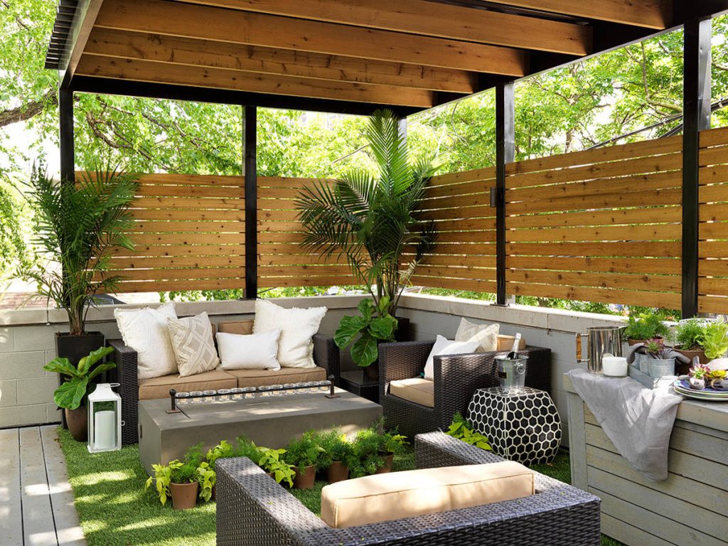 Deck container garden - traditional deck container garden idea in Chicago with a pergola