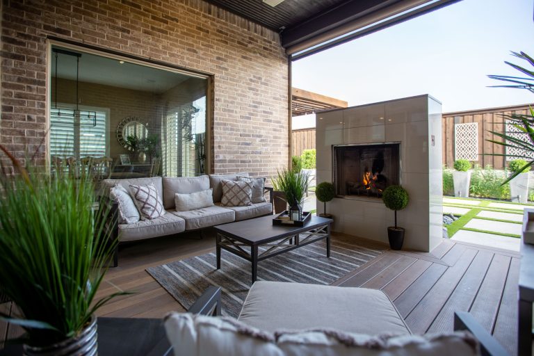 Deck - contemporary deck idea in Dallas