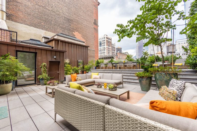 Deck - contemporary deck idea in New York