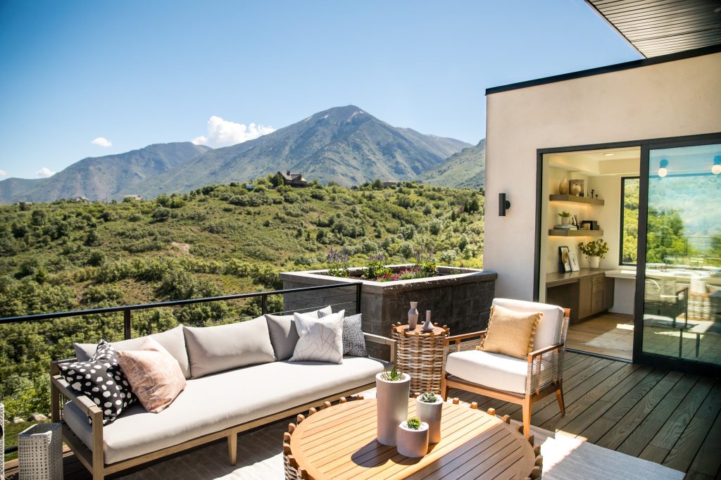 Deck - contemporary deck idea in Salt Lake City