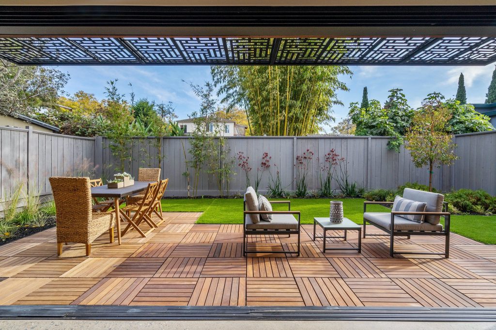 Deck - contemporary deck idea in San Francisco