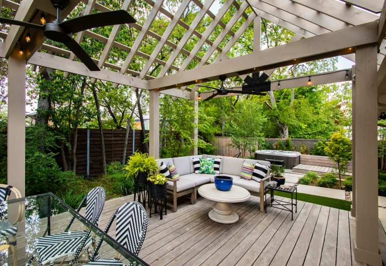 Deck - transitional deck idea in Dallas with a pergola