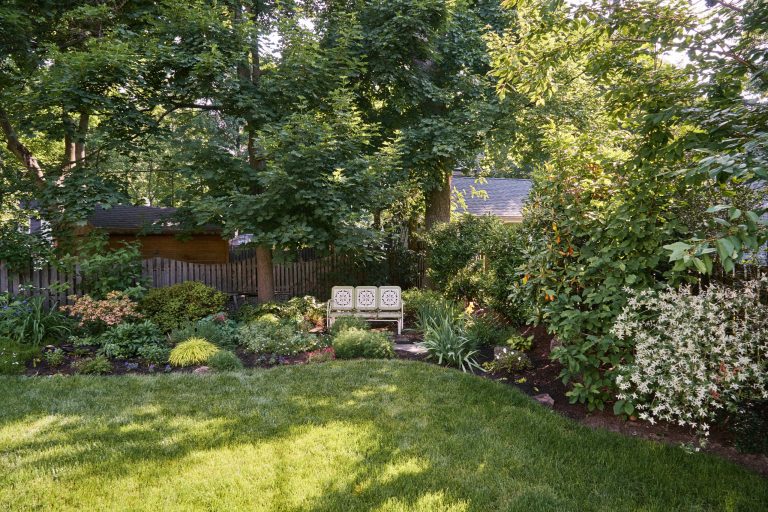 Design ideas for a large transitional backyard stone landscaping in New York.