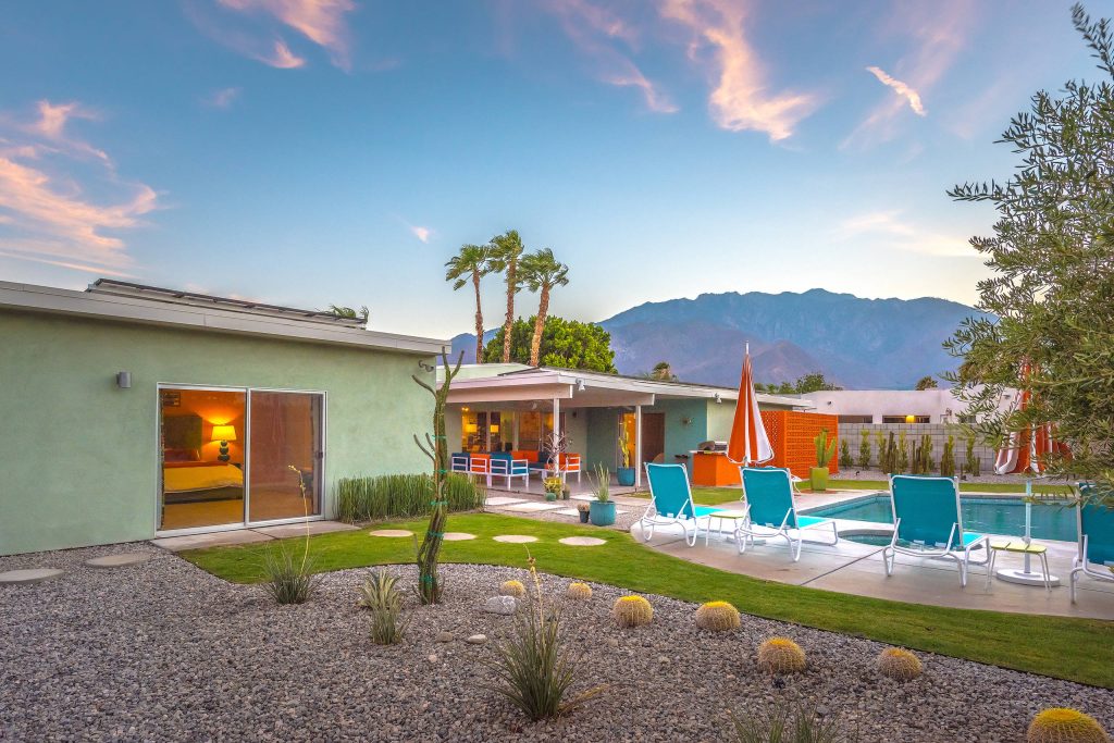 Design ideas for a mid-century modern backyard concrete paver landscaping.