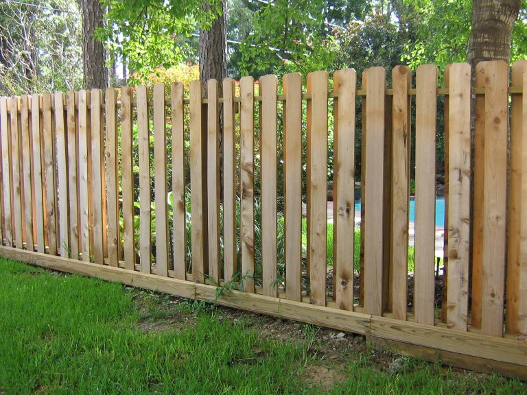 Design ideas for a mid-sized traditional full sun backyard mulch formal garden in Houston for spring.