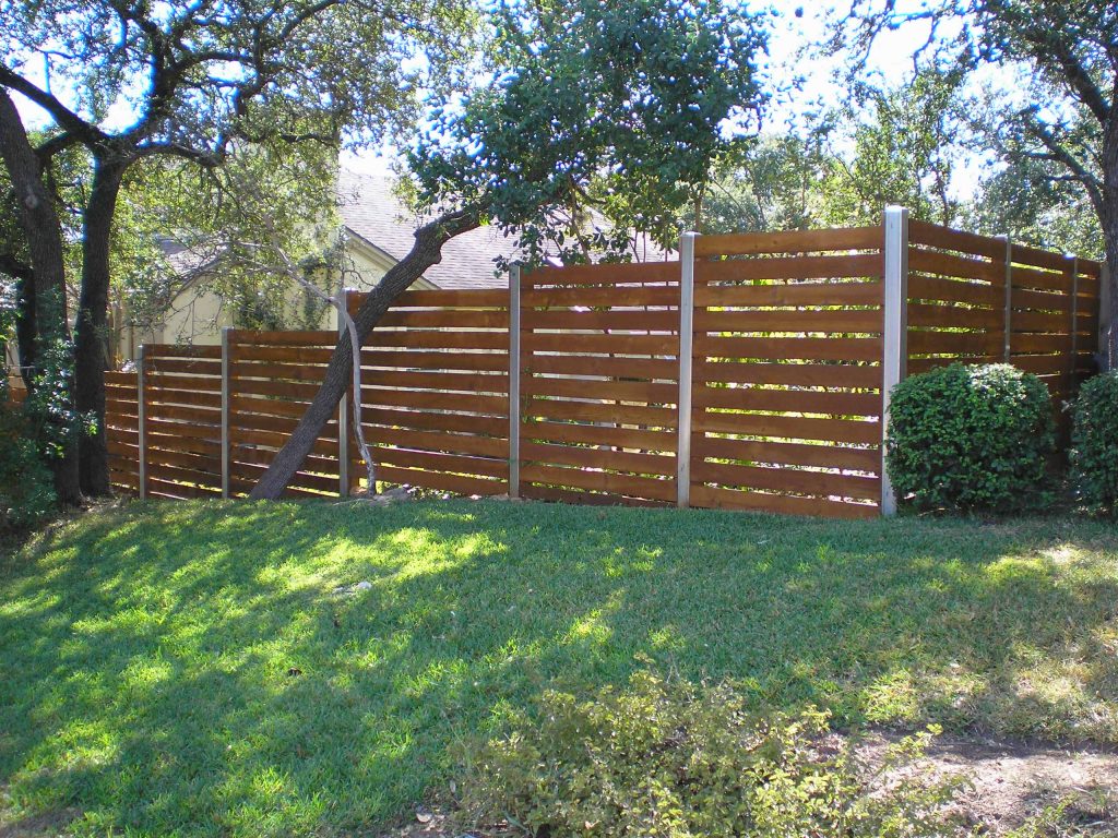 Design ideas for a mid-sized traditional full sun backyard retaining wall landscape in Austin for spring.