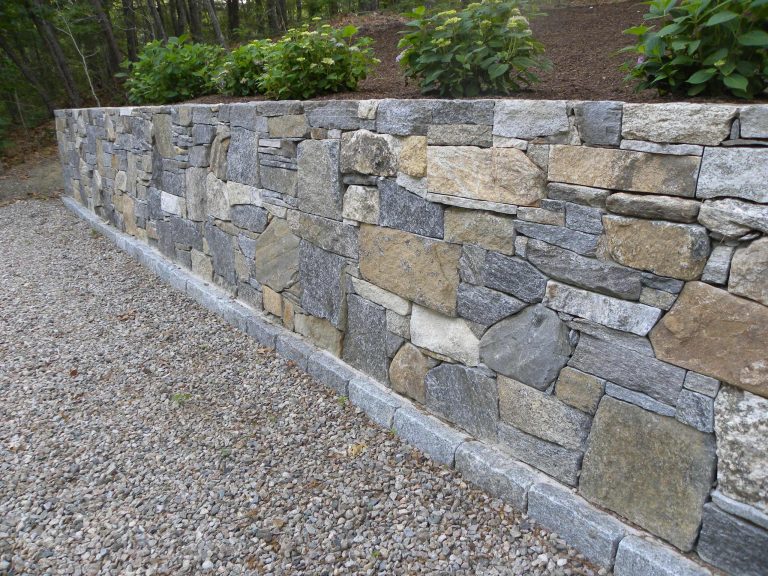 Design ideas for a mid-sized traditional partial sun backyard mulch retaining wall landscape in Boston.