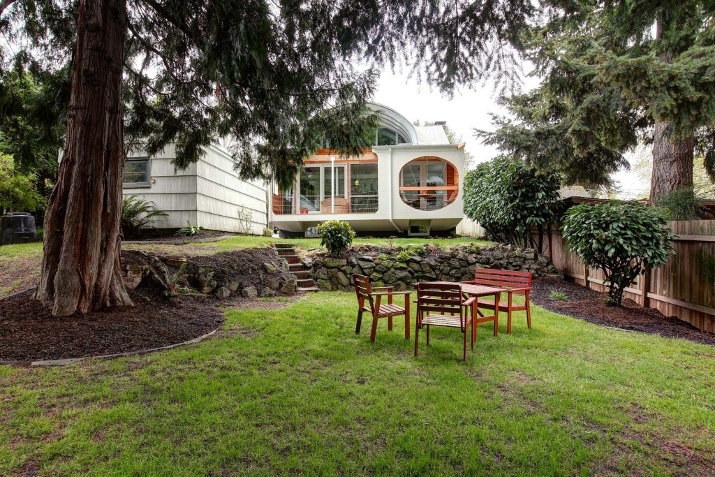 Design ideas for an eclectic rock backyard landscaping in Portland.