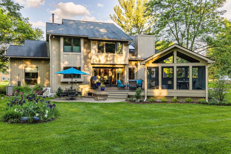 Detached screened porch in Ann Arbor, MI by Meadowlark Design+Build.