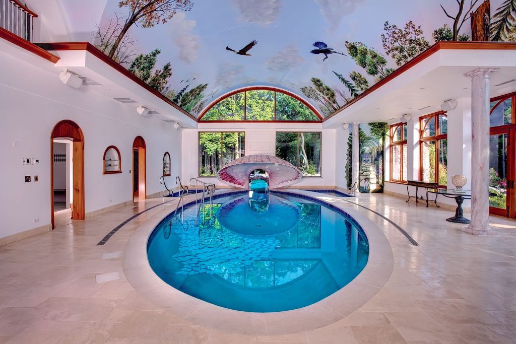 Eclectic indoor round pool photo in Milwaukee
