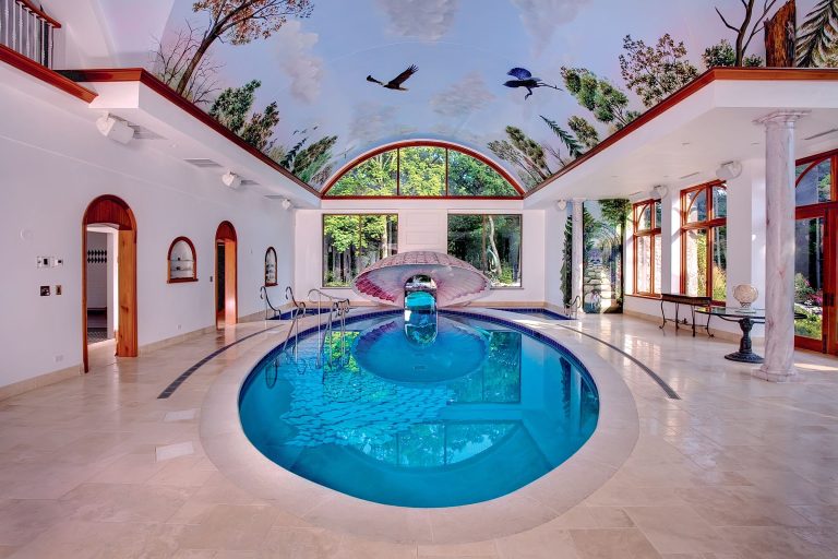 Eclectic indoor round pool photo in Milwaukee