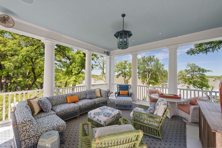 Elegant deck photo in Dallas with a roof extension
