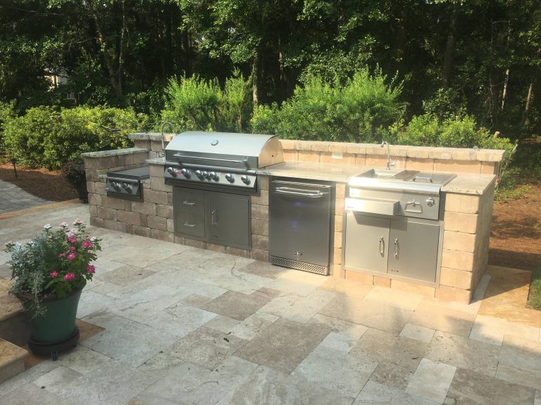 Elegant patio kitchen photo in Charleston