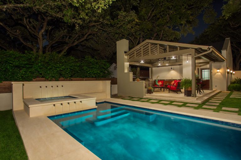 Elegant pool photo in Austin