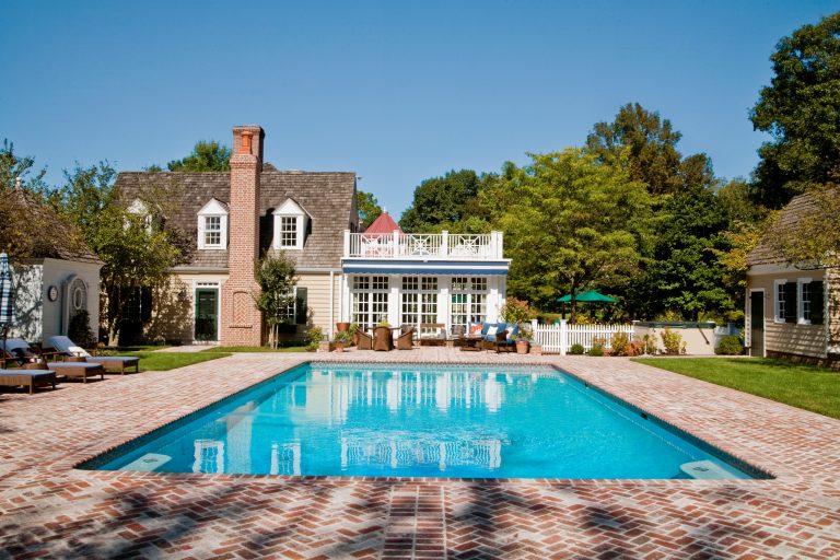 Elegant pool photo in Philadelphia
