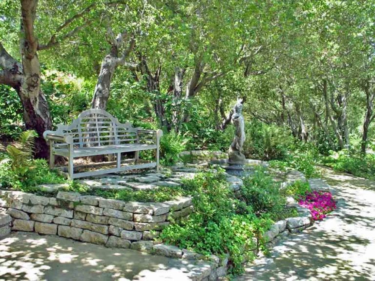 English Garden Terrace designed by GHgd Landscape Architectural Design