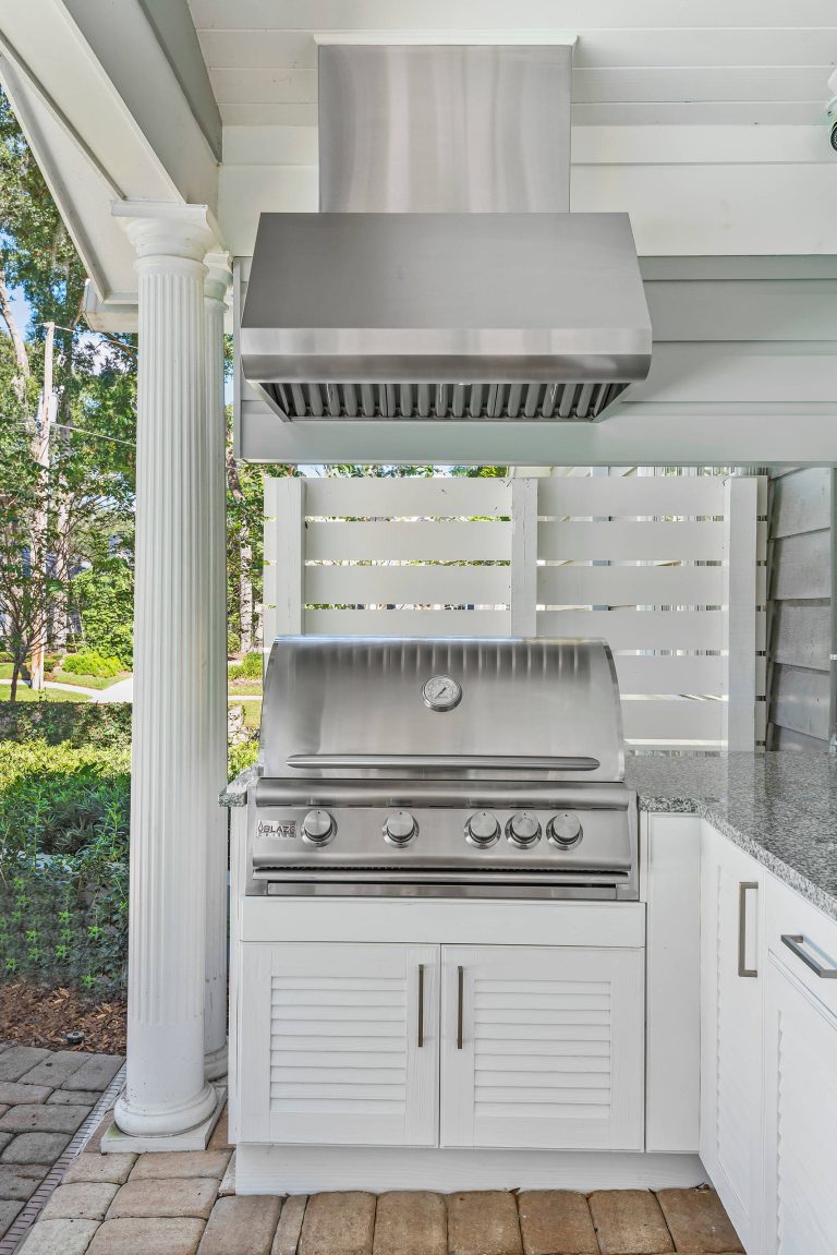 Enjoy Florida's year-round great weather with an outdoor kitchen on the back porch.