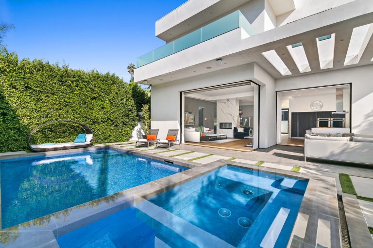 Example of a 1960s pool design in Los Angeles