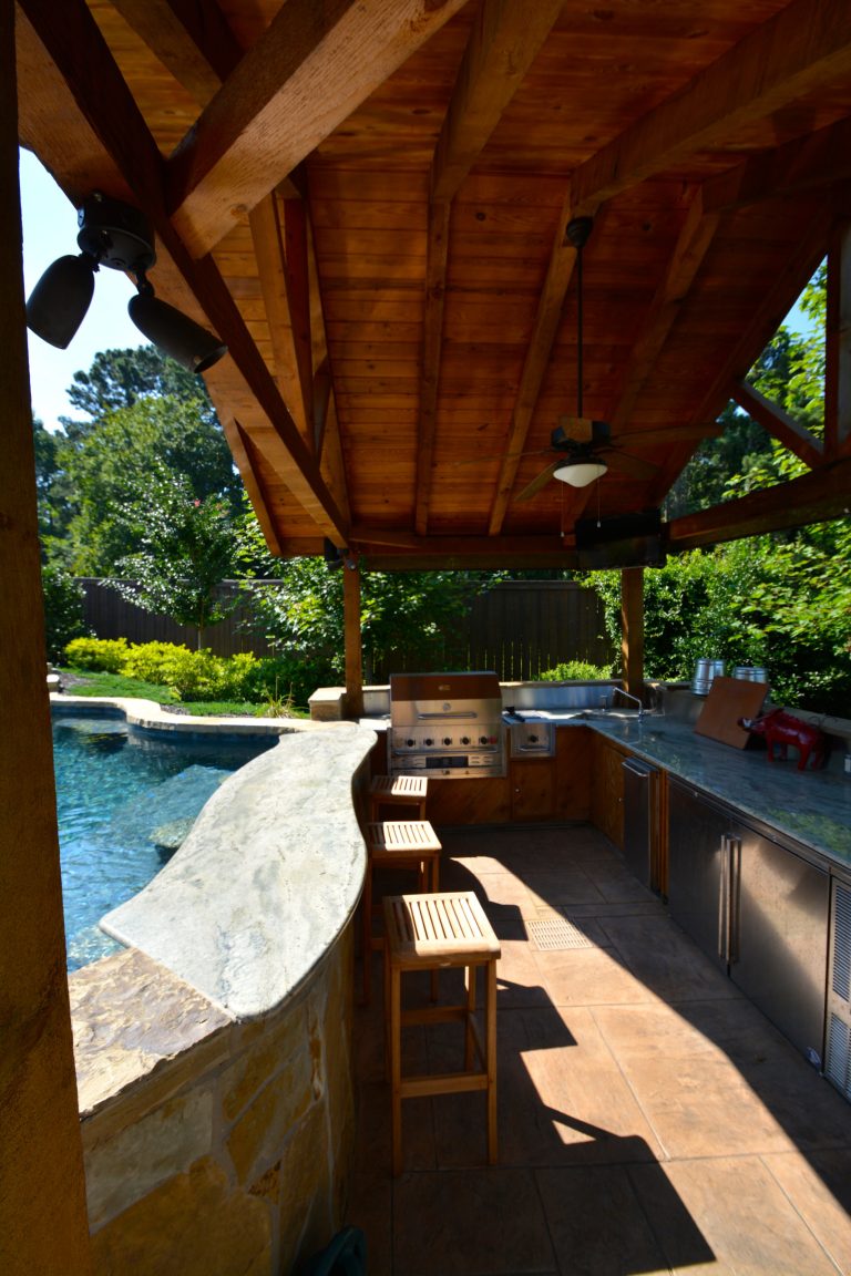 Example of a backyard custom-shaped pool design in Little Rock