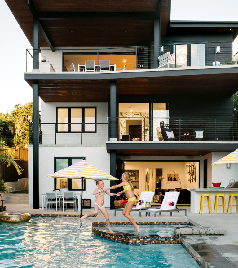 Example of a beach style pool design in Los Angeles